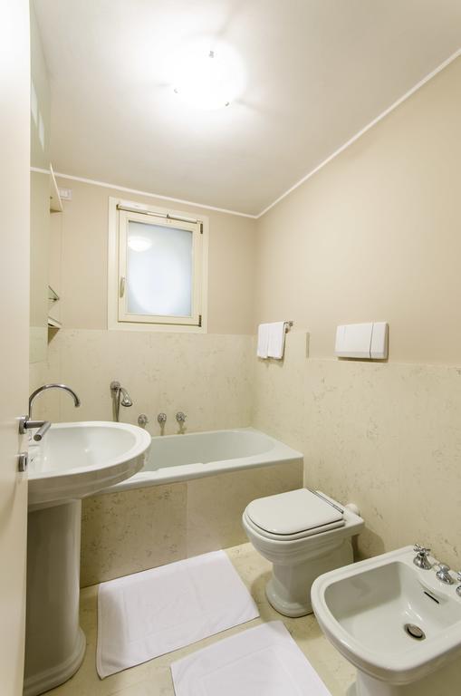 Duomo Guesthouse ピアチェンツァ 部屋 写真