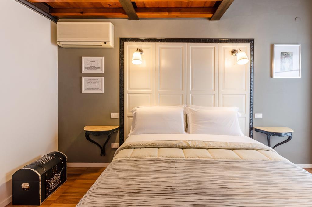 Duomo Guesthouse ピアチェンツァ 部屋 写真
