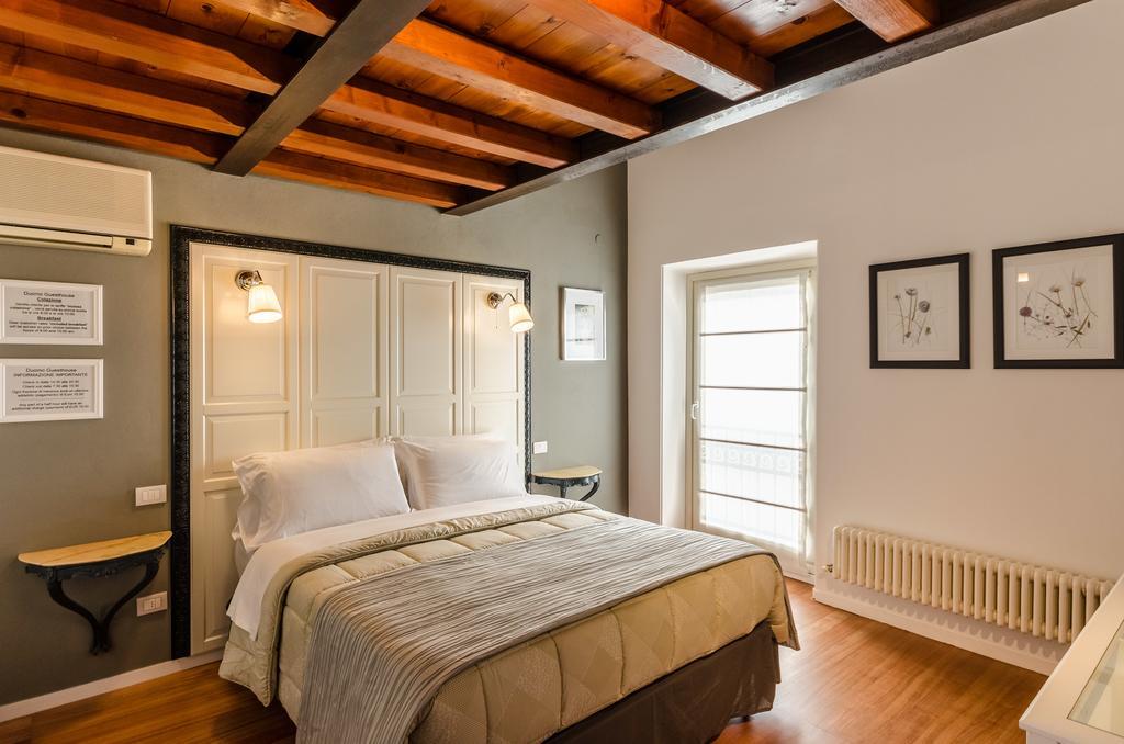 Duomo Guesthouse ピアチェンツァ 部屋 写真